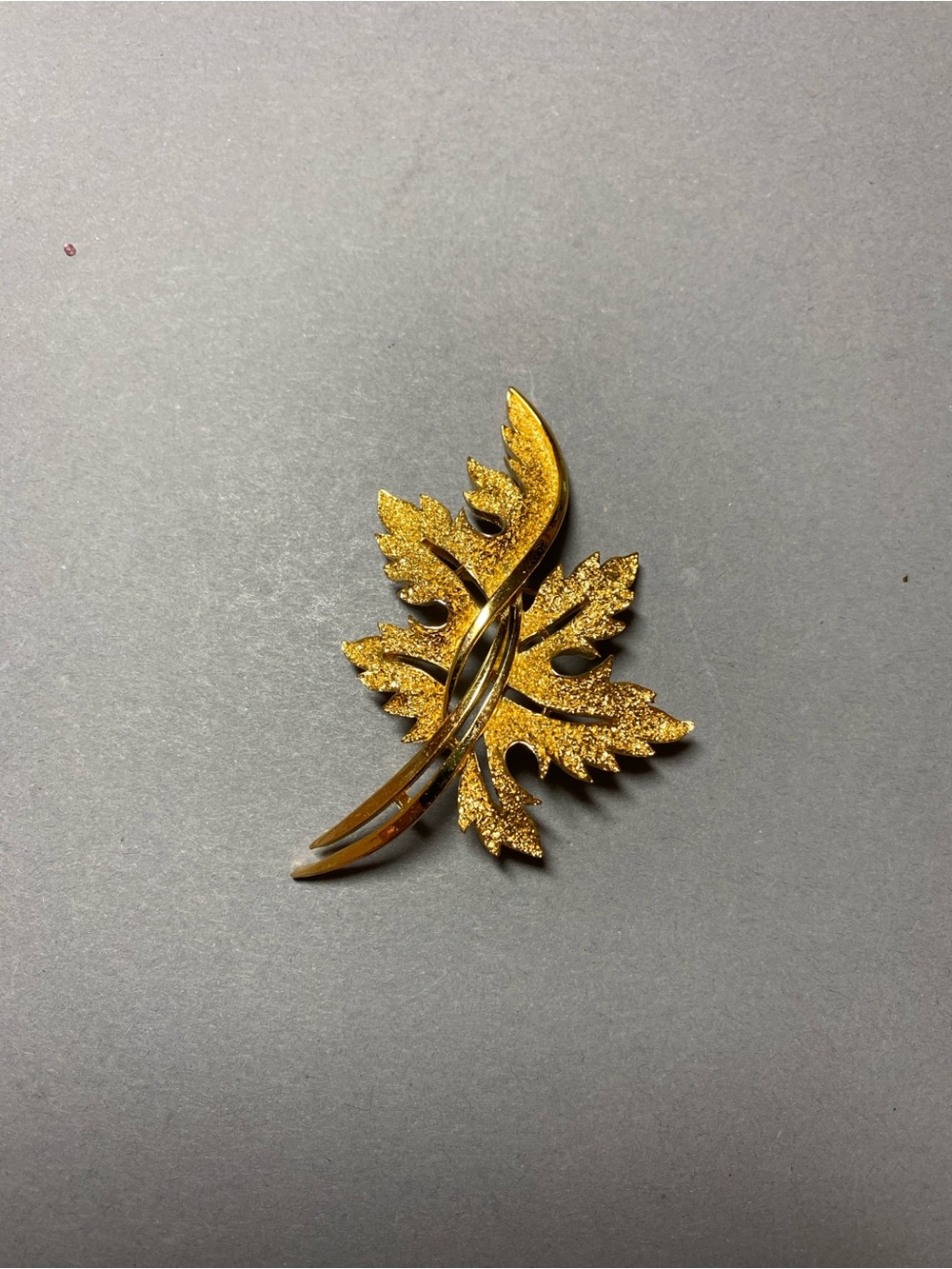 Vintage Trifari gold leaf pin brooch